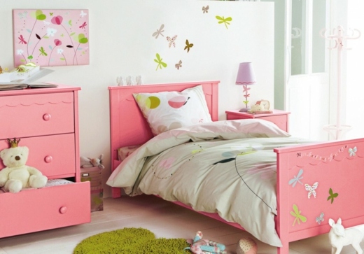 rosa-rum-flicka-fjärilar-vägg-dekoration