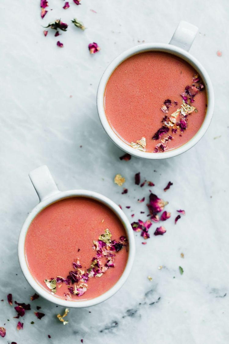 rosa månmjölk ingredienser mandelmjölk ashwagandha guldblad rosenblad