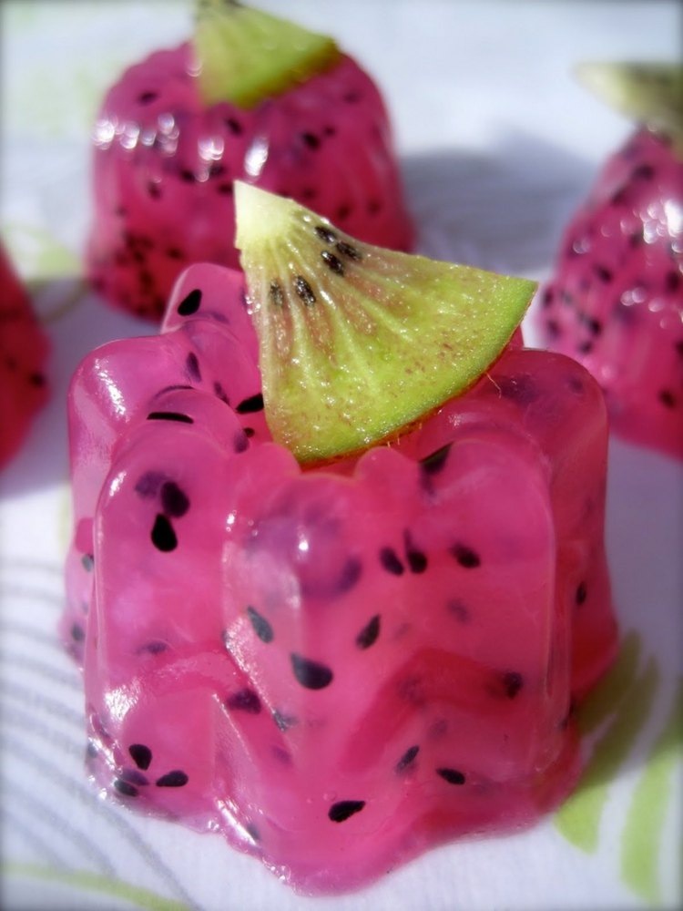 Gelbildningsmedel-agar-agar-dragonfrukt-matfärgning-rosa-frön-jello-asterisk-kiwi-skiva-dessert