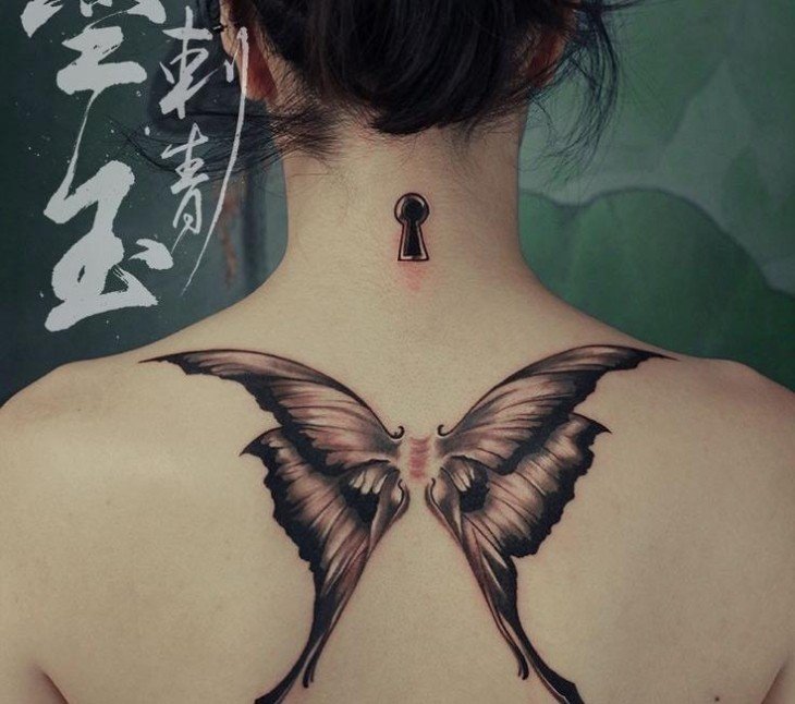 fjäril-tatuering-motiv-vinge-rygg-mening