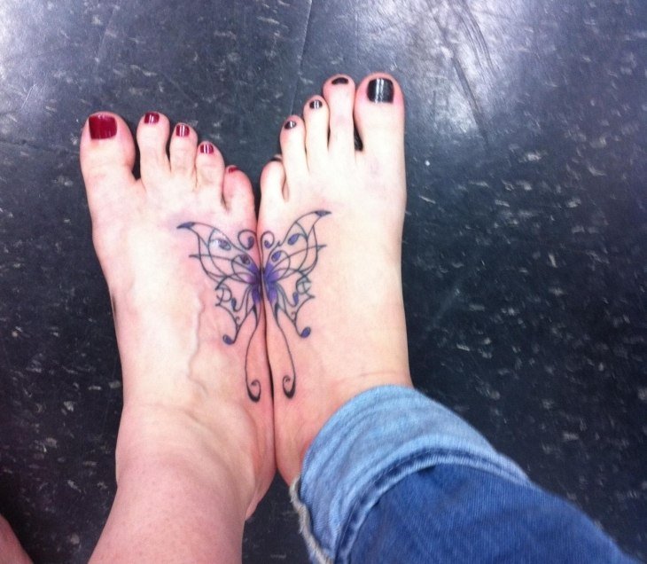fjäril-tatuering-betyder-mamma-dotter-vinge-fot