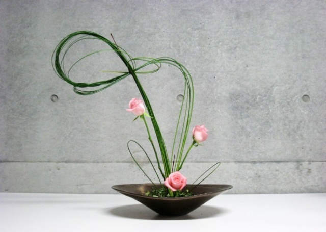 Trädgrenar gröna träd lämnar ikebana konst