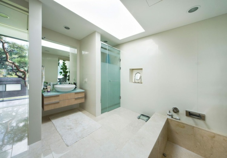 Balkongräcke-glas-badkar-handfat-underskåp-duschkabin-fönsterglasdörr