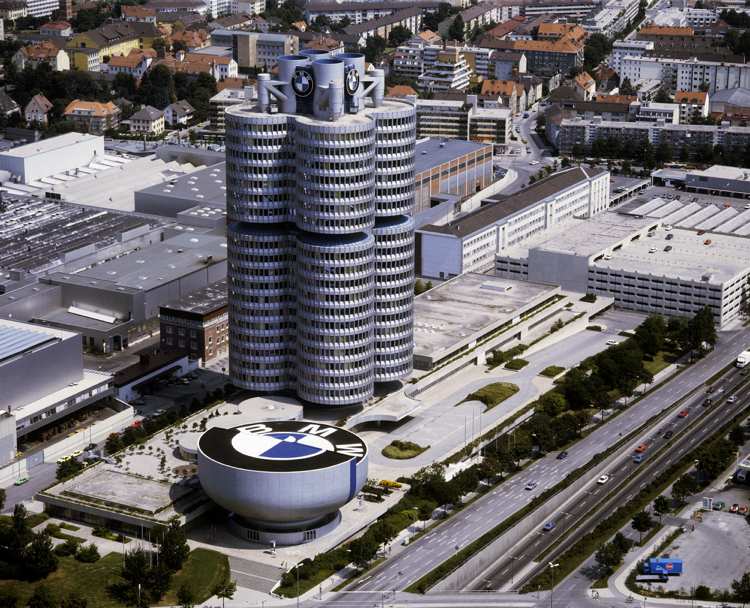 BMWs högkvarter och museum i München Vogelblick