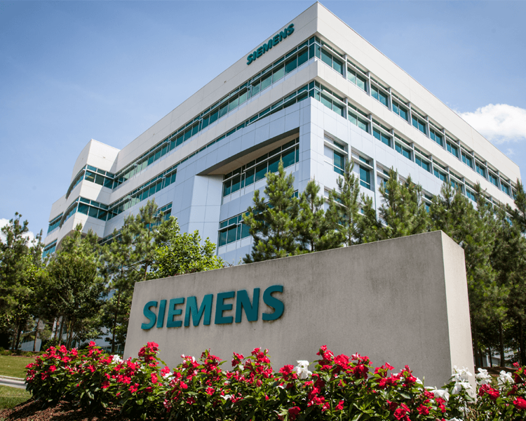 Siemens kontorsbyggnad Träd och blommor på gården