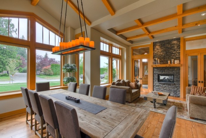 Chalet-stil-inredning-massivt trä bord-ytstruktur-små färgskillnader