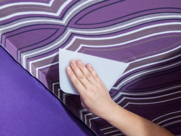 Tapetsera i taket non-woven tapet-instruktioner-tapetsera spatel-slät