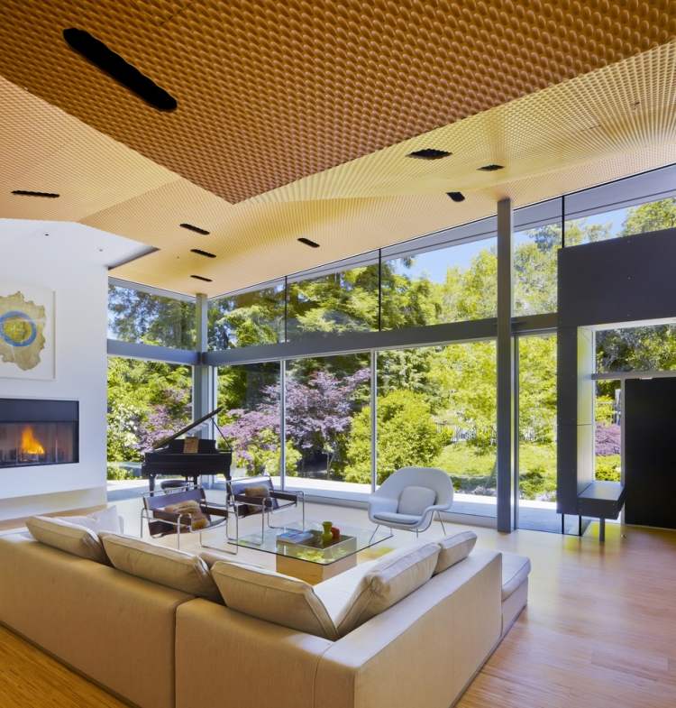 takpaneler-läggning-ultramodern-aluminium-vardagsrum-soffa-piano-fönster-vägg