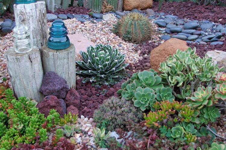 sten trädgård idé småsten röd grå succulenter kaktusar