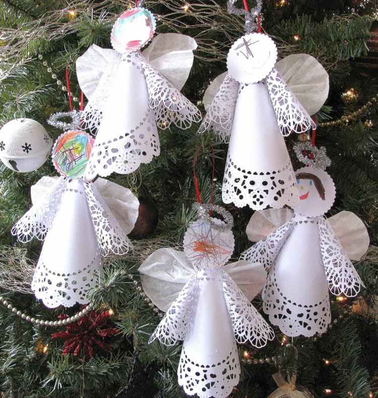 Idé för hantverk med kakspetsar till jul för barn - änglar som hemgjorda träddekorationer
