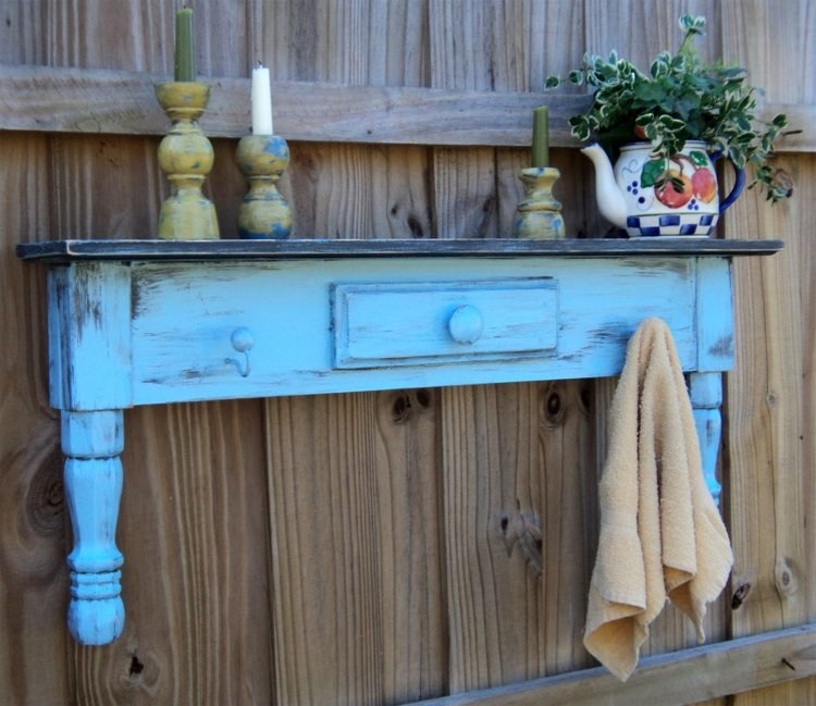 deco-trädgård-staket-trä-bord-låda-blå