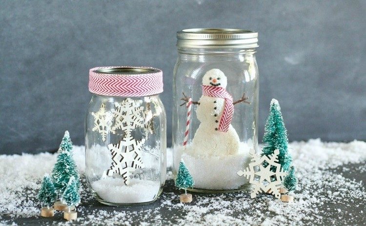Gör vinterdekorationer i ett glas själv med snöflingor och snögubbar