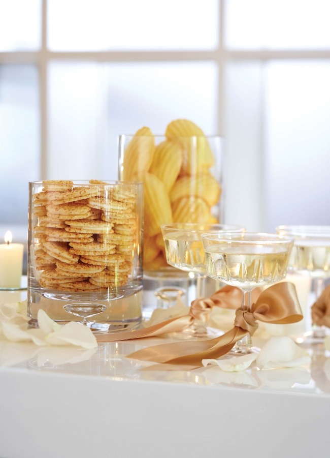 dekoration nyårsafton fest kreativa idéer satinband champagneglas
