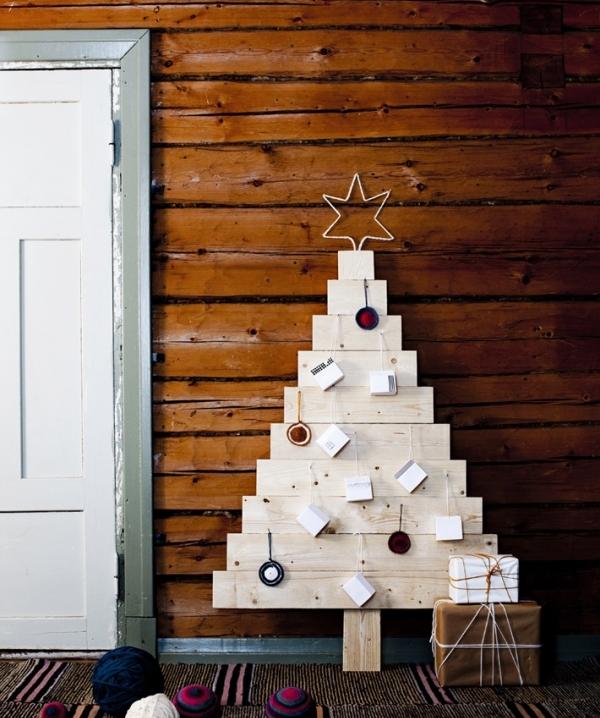 Bygg en julgran av målat trä, bygg smycken-tinkerbollar