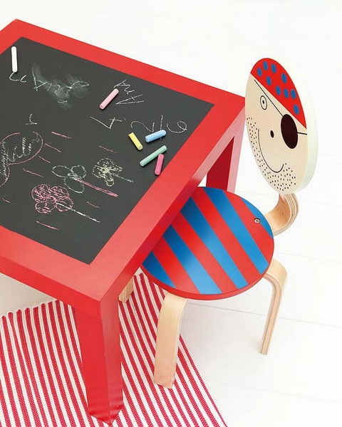 Gör din egen barnrumsdekoration, måla bordsskivan
