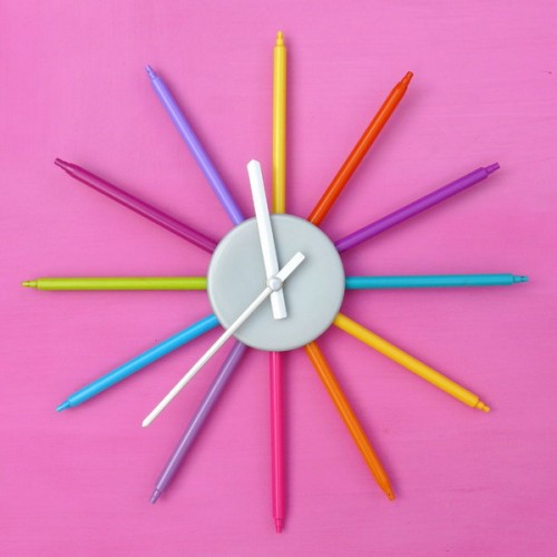 Deco barnrum själv gör idé färgglada pennor klocka