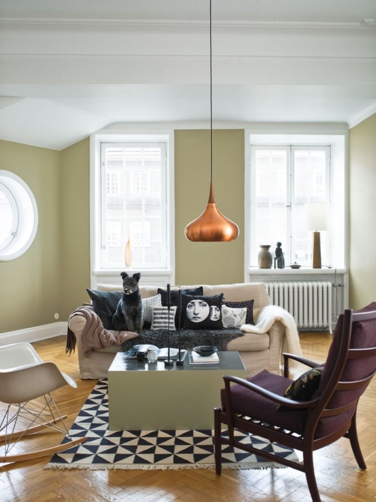 deco-vardagsrum-skandinavisk-vägg-färg-pastell grönt-ljus-parkett-golv-kuddar-soffa