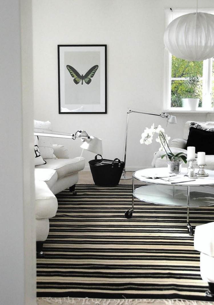 deco-vardagsrum-skandinavisk-matta-däck-svart-vit-bild-fjäril