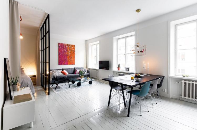 deco-vardagsrum-skandinavisk-matsal-svart-vit-eames-stolar