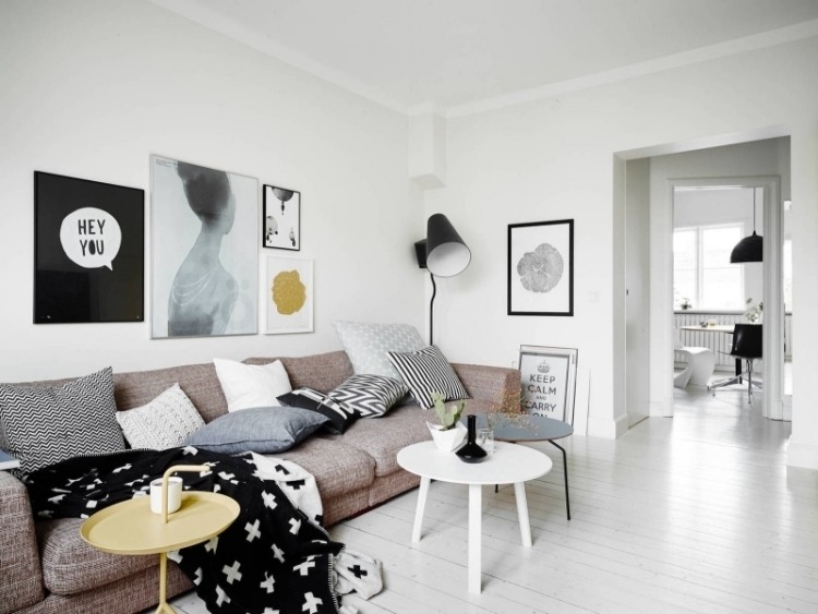 deco-vardagsrum-skandinaviska-bilder-golvbrädor-vit-soffa-beige-svart
