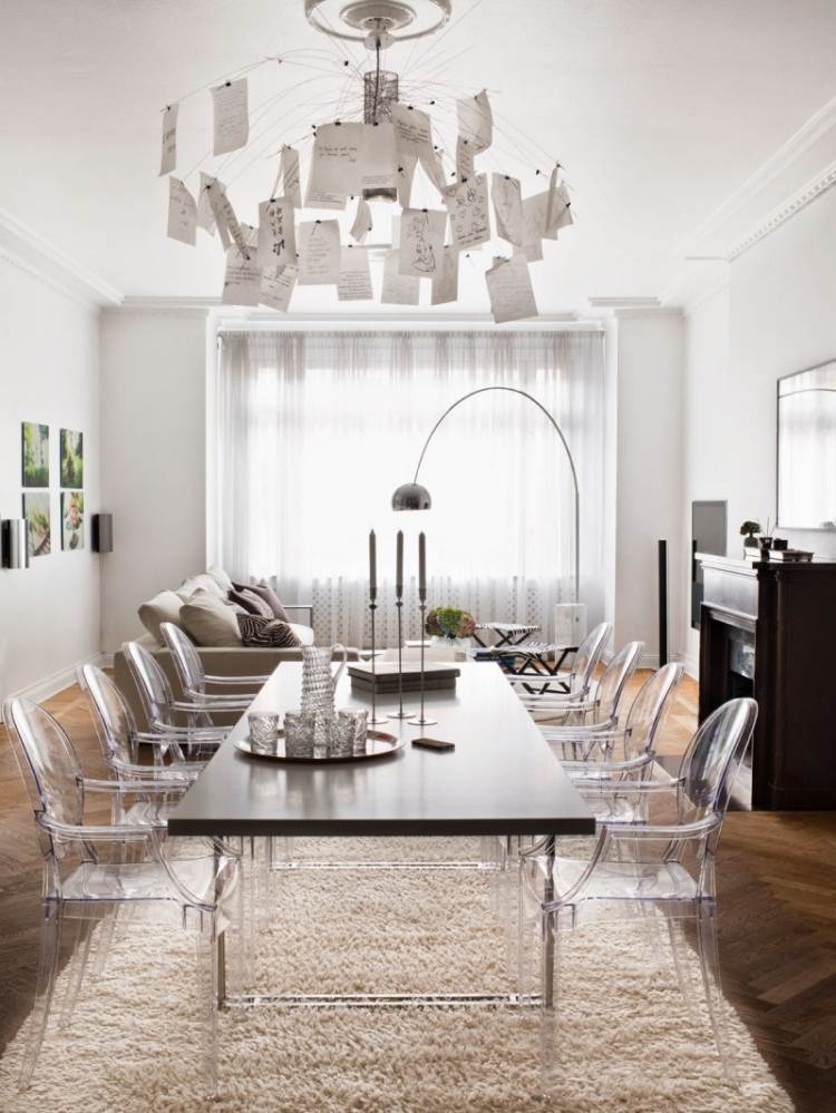 Dekoration för vardagsrummet -skandinaviskt-matbord-transparent-stolar-armatur-designer-lampa-arco