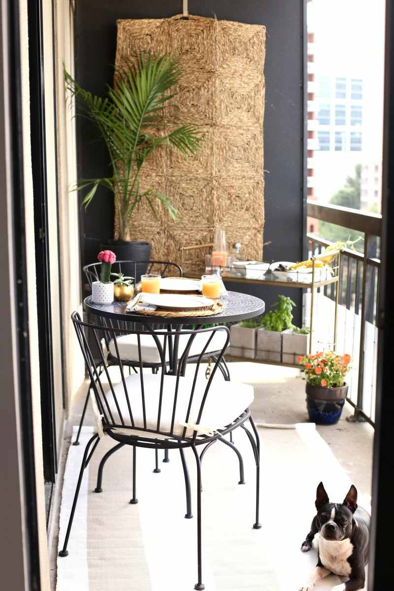 balkong och terrass små metall trädgårdsmöbler vägg design växt