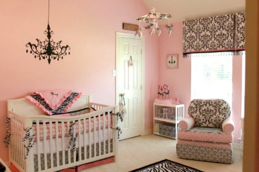 dekoridéer för barnrum med djurmönster rosa
