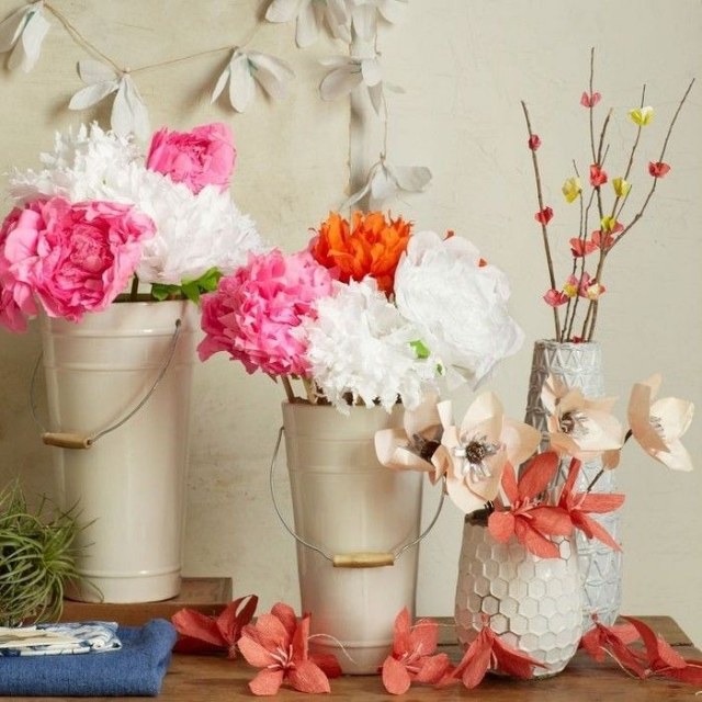 Blommade blommor Arrangemang-vår dekoration metall vas-grenar