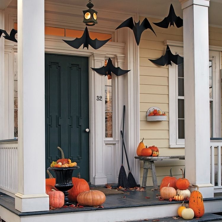 Dekorationsidéer för Halloween -fledmoaeuse-house dörr-pumpa-kvast-vacker