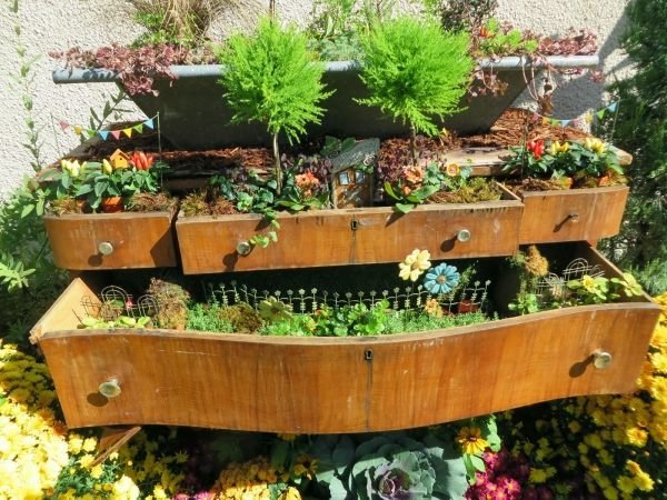 Planteringsbord trä byrå-repurposing trädgårdsmöbler stuvningstillbehör