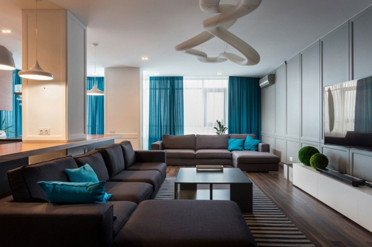 deco i blå lounge-mörk-soffa-soffbord-trä