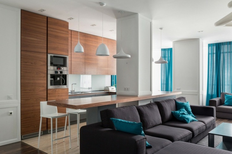 deco-blå-möbler-trä-kök-disk-vita-barstolar-minimalistisk
