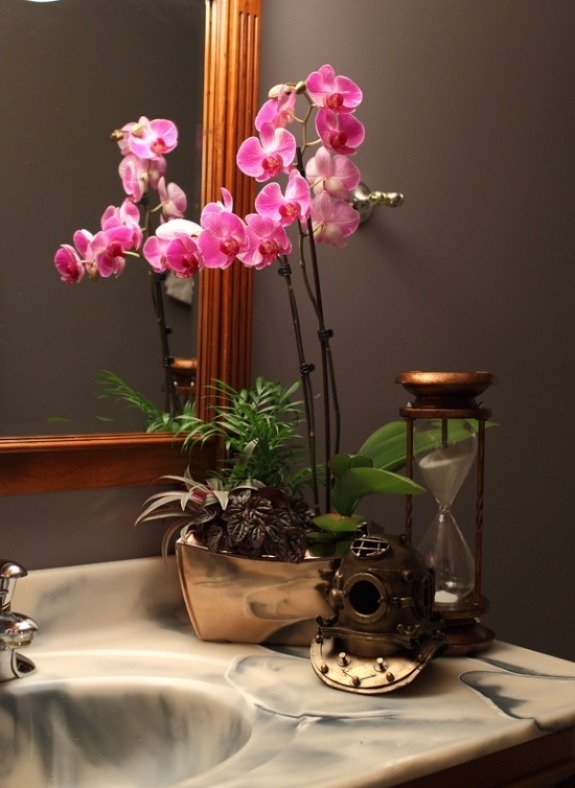 rosa blomkruka orkidé dekorativa detaljer badrumsutrustning