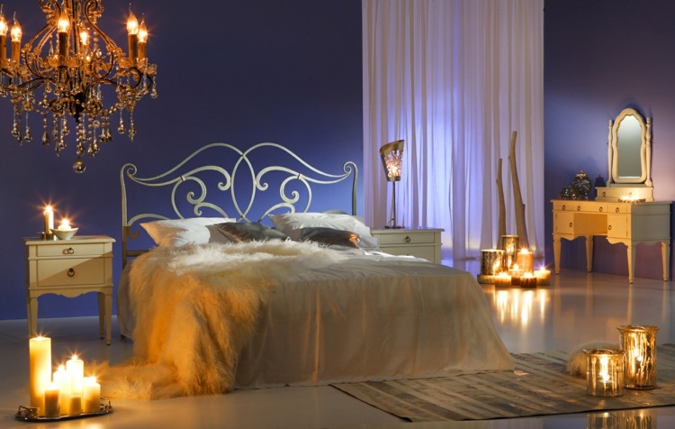 dekoration med ljus sovrum romantik arrangemang ljuskrona toalettbord