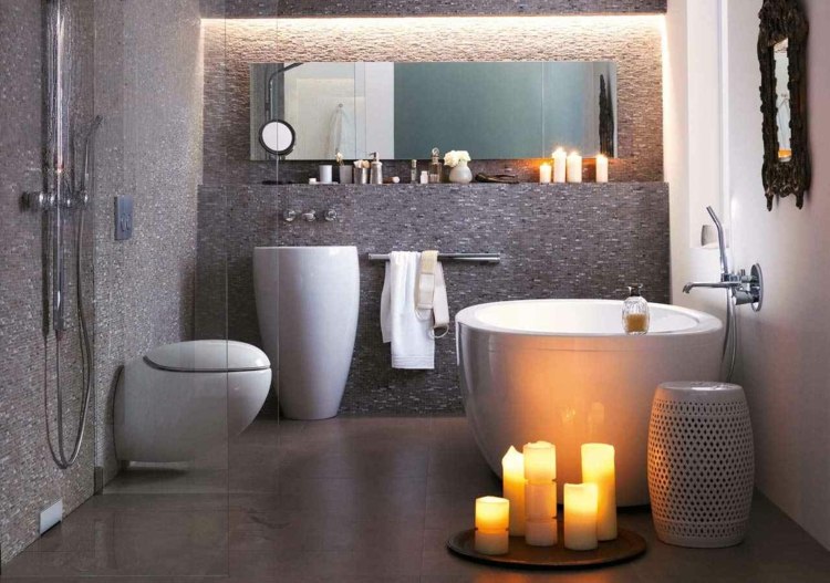 deco med ljus badrum idé grå mosaik minimalistisk badkar