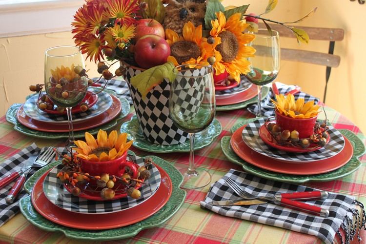 Dekoration gjord av naturmaterial Solrosor, äpplen, Thanksgiving och höstdekorationer