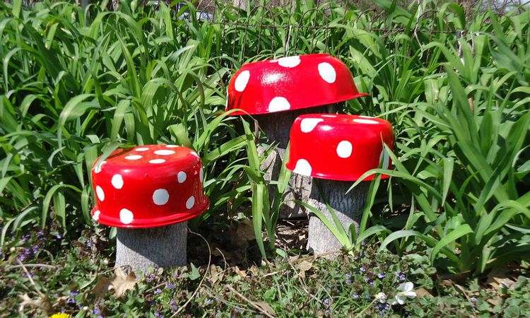 Gör enkla dekorativa svampar själv för utomhus