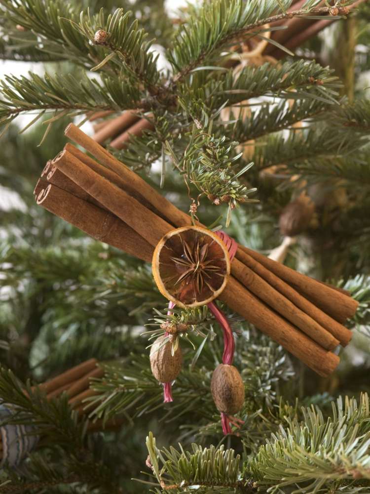 dekoration för jul kanelstänger idé julgransdekorationer diy