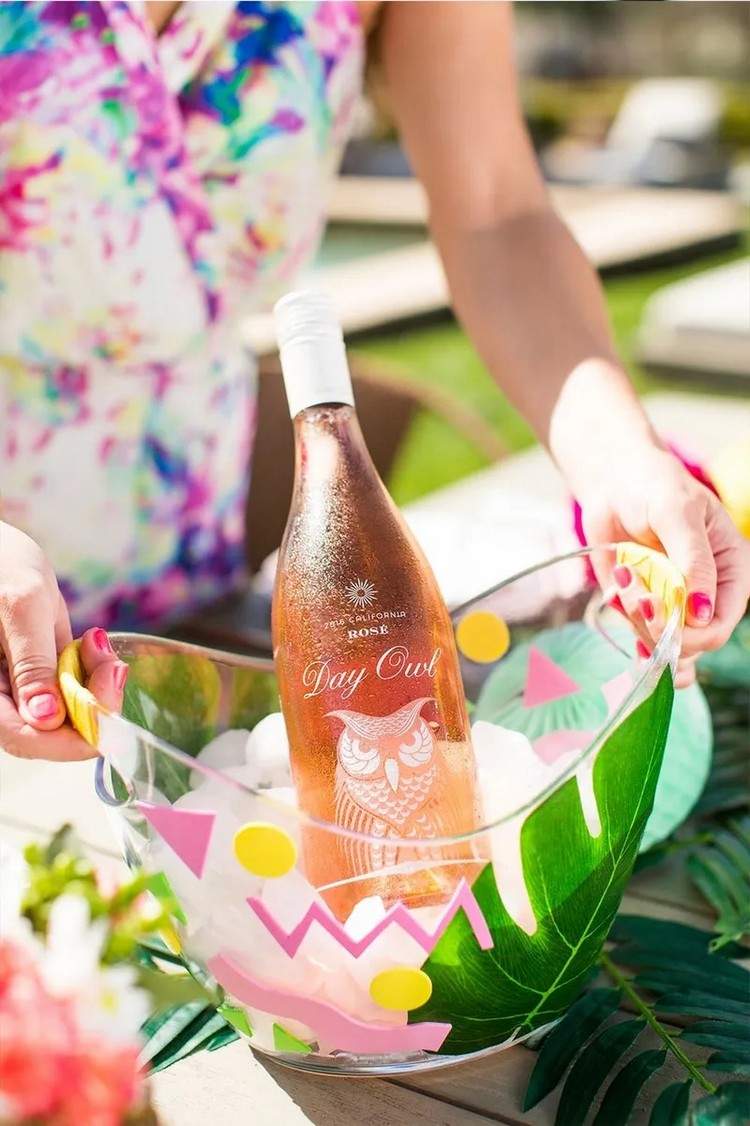 Drick kylare i tropiskt utseende dekorera till sommarfesten