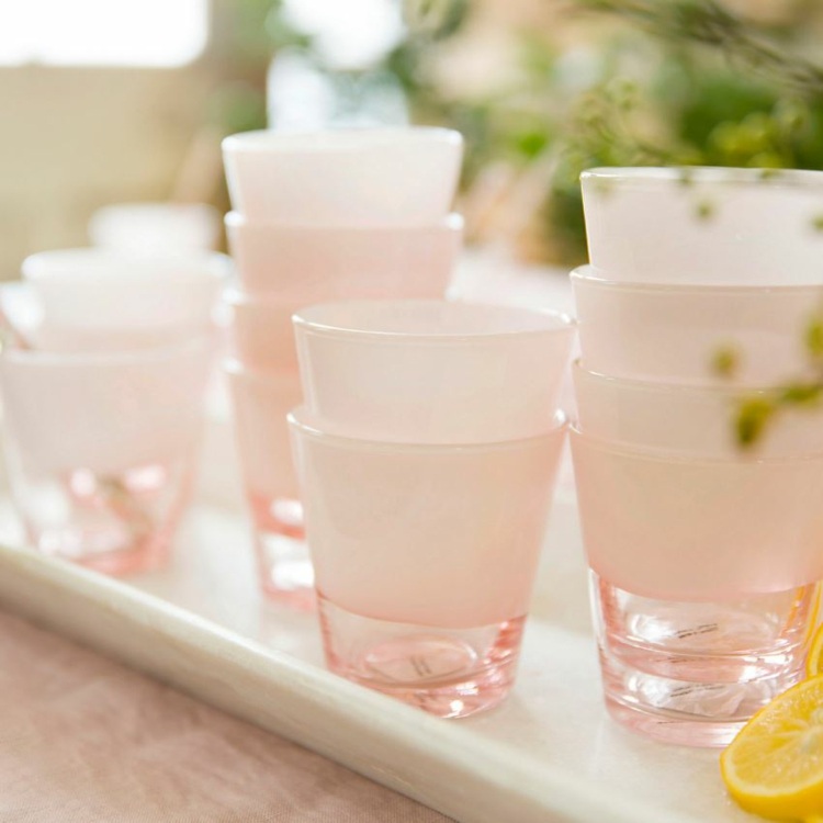 deco relaxglasögon rosafärgade drycker sommarbricka terrass