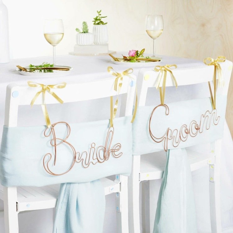 deco-bröllop-brudpar-bord-dekorera-stolar-tråd