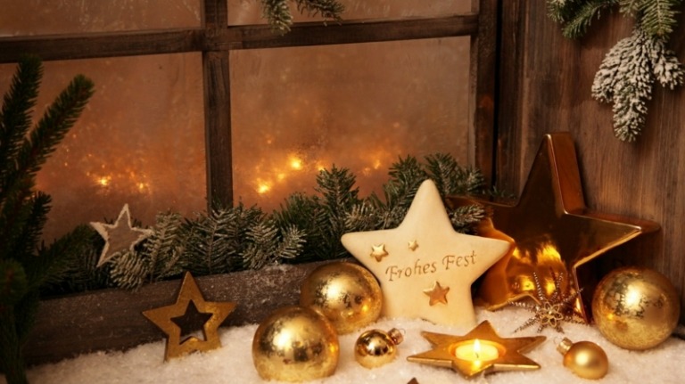 dekoration fönsterbrädan stjärnor guld jullykta tannengruen