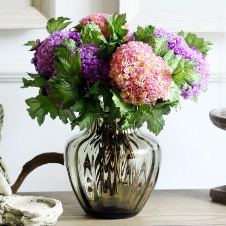dekoration-blommor-vår-vas-glas-hortensia-bord-dekoration