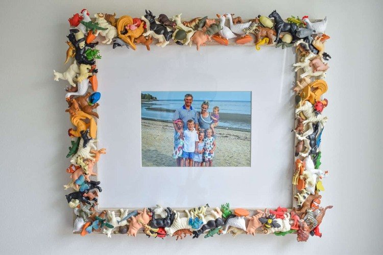 Upcycling av gamla leksaksidéer för gör-det-själv-bildramar