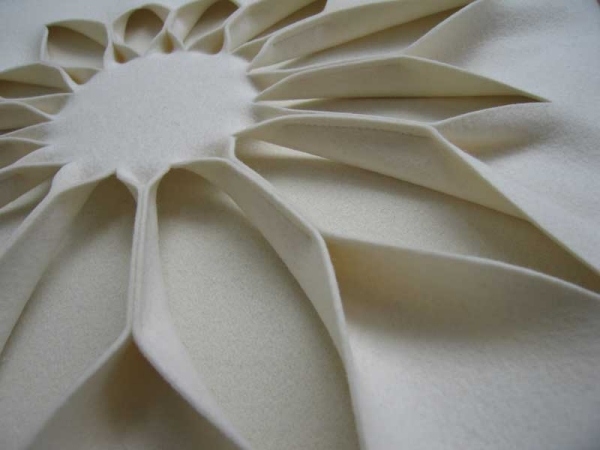 Akustiska väggpaneler-Vit Relief Flower Pattern Design Ideas