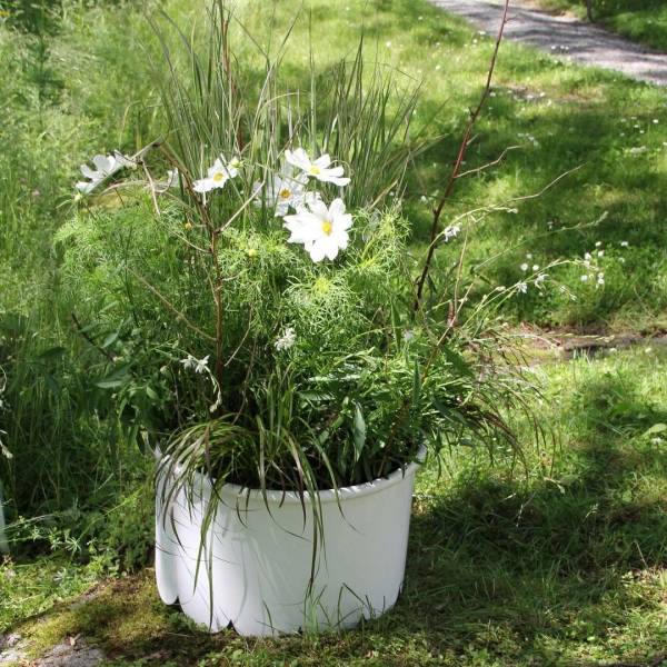 Planter utanför terrassen cylindrisk form-nola DAISY-by-Mia-Gammelgård