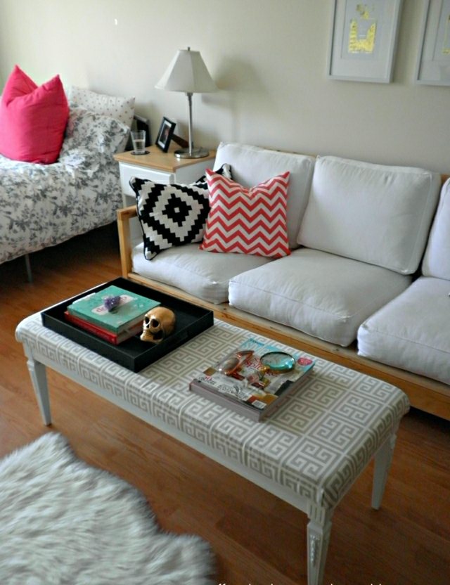 soffa bord säng geometriska mönster retro