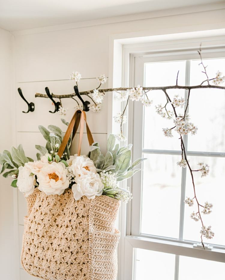 Pioner och frukt blommar för att dekorera korridoren eller entrén