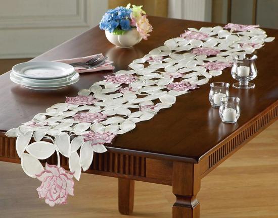 Spring house bordslöpare rosor matbord