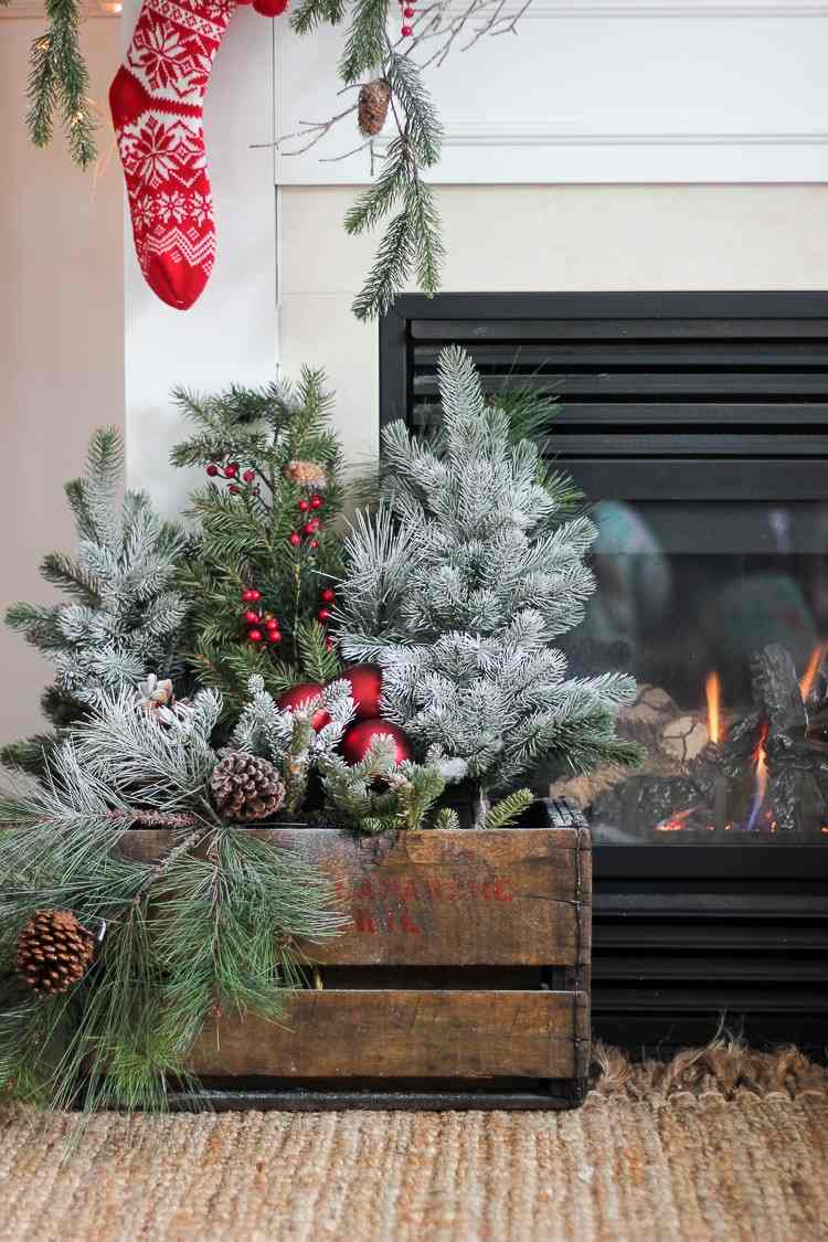 fyll trälåda för juldekorationer